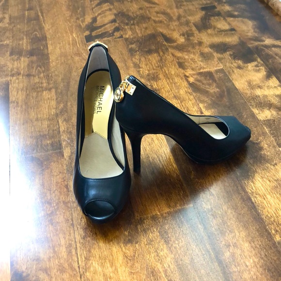 Michael Kors Hamilton Peep Pump Black Leather - Picture 6 of 10